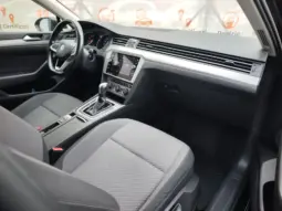 
										VOLKSWAGEN PASSAT full									