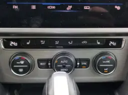 
										VOLKSWAGEN PASSAT full									