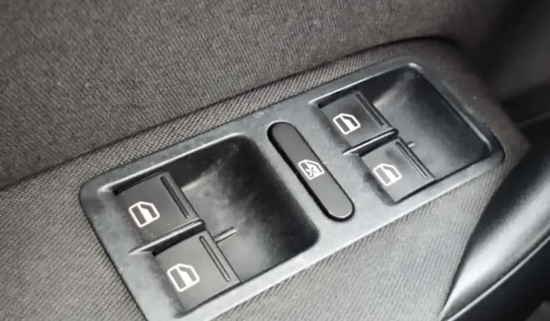 
								VOLKSWAGEN POLO full									