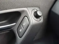 
										VOLKSWAGEN POLO full									