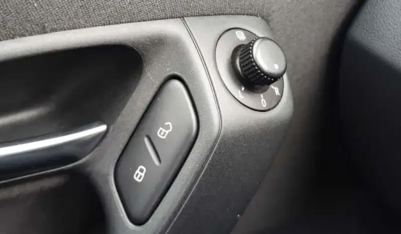 
								VOLKSWAGEN POLO full									