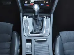 
										VOLKSWAGEN PASSAT full									