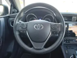 
										TOYOTA AURIS full									
