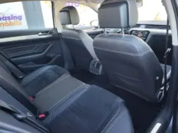 
										VOLKSWAGEN PASSAT full									