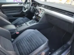 
										VOLKSWAGEN PASSAT full									