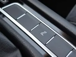 
										VOLKSWAGEN PASSAT full									