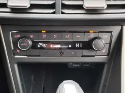 
										VOLKSWAGEN POLO full									