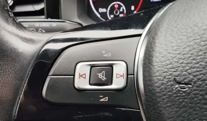 
								VOLKSWAGEN POLO full									