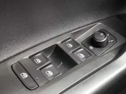 
										VOLKSWAGEN POLO full									