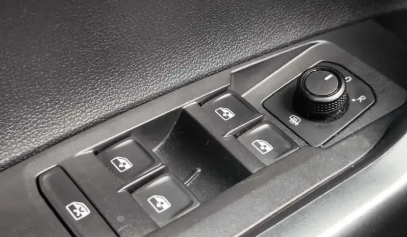 
								VOLKSWAGEN POLO full									