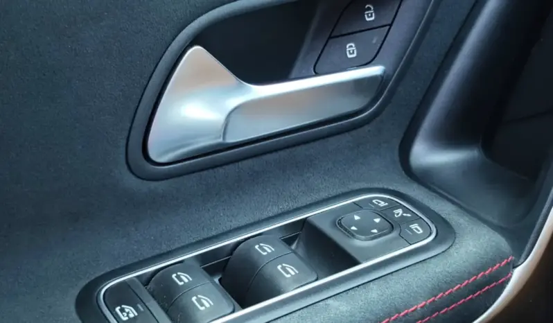 
								MERCEDES BENZ CLA full									