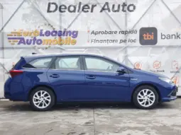 
										TOYOTA AURIS full									