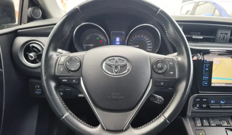 
								TOYOTA AURIS full									