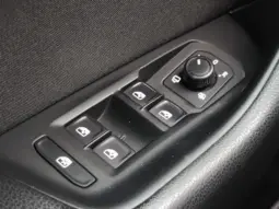 
										VOLKSWAGEN PASSAT full									