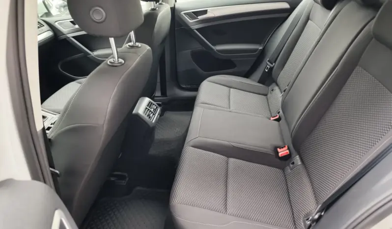 
								VOLKSWAGEN GOLF full									