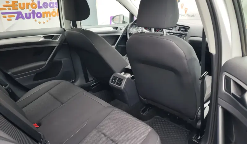 
								VOLKSWAGEN GOLF full									