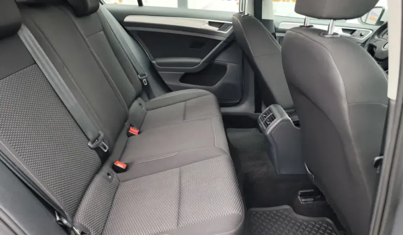 
								VOLKSWAGEN GOLF full									