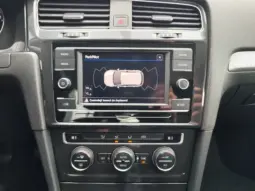 
										VOLKSWAGEN GOLF full									