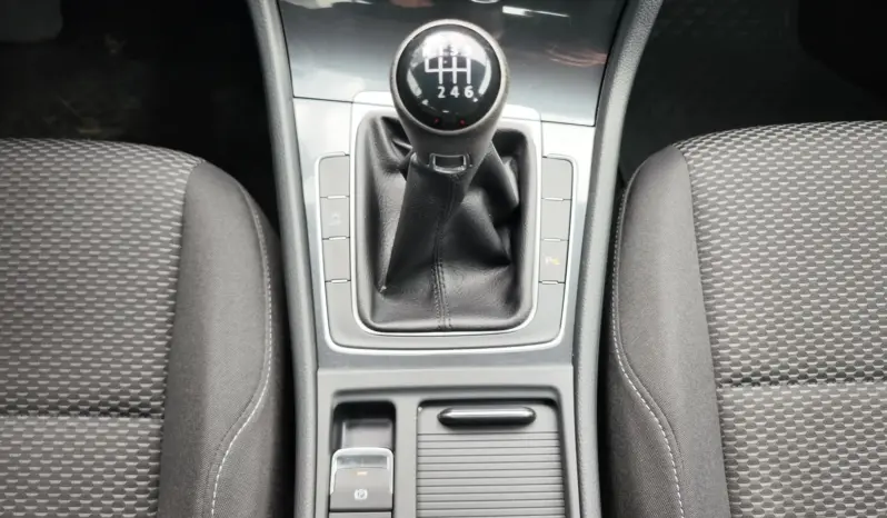 
								VOLKSWAGEN GOLF full									