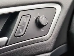 
										VOLKSWAGEN GOLF full									