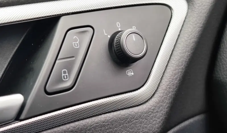 
								VOLKSWAGEN GOLF full									