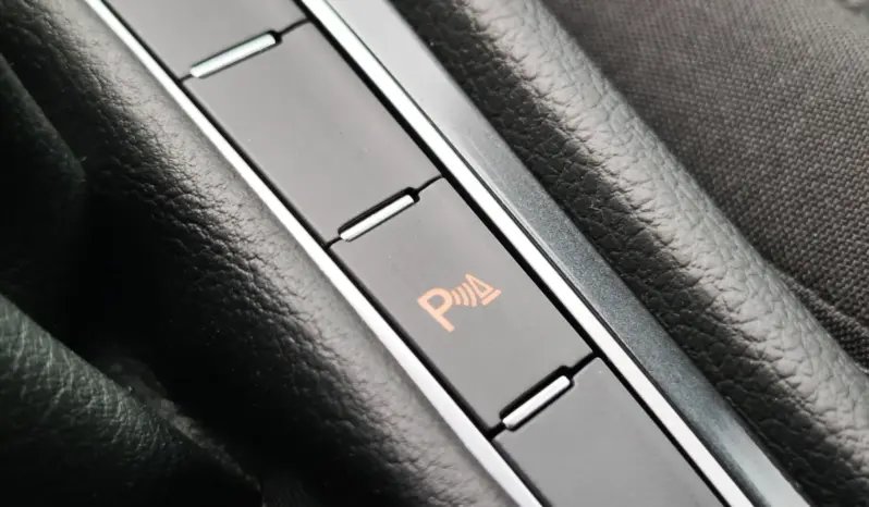 
								VOLKSWAGEN GOLF full									