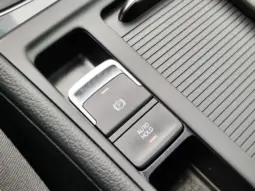 
										VOLKSWAGEN GOLF full									