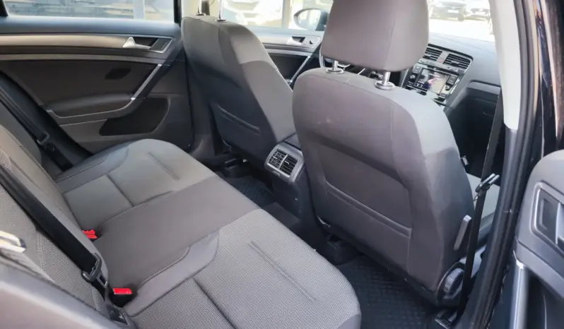 
								VOLKSWAGEN GOLF full									