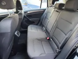 
										VOLKSWAGEN GOLF full									