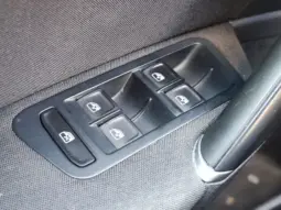 
										VOLKSWAGEN GOLF full									