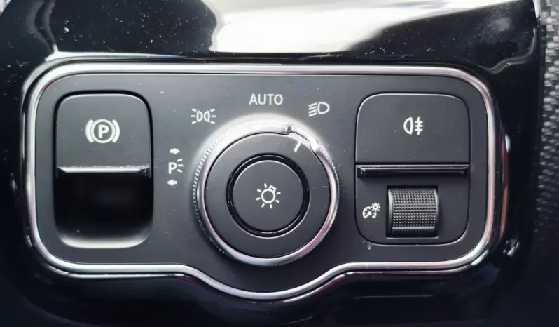 
								MERCEDES BENZ CLA full									