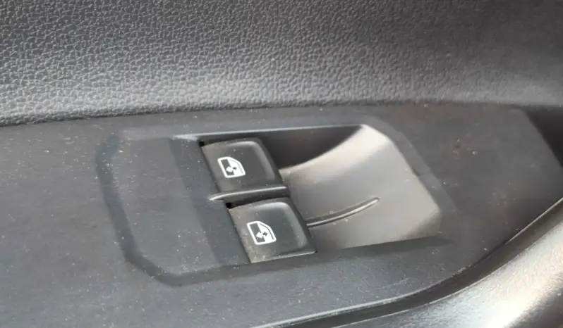 
								VOLKSWAGEN POLO full									