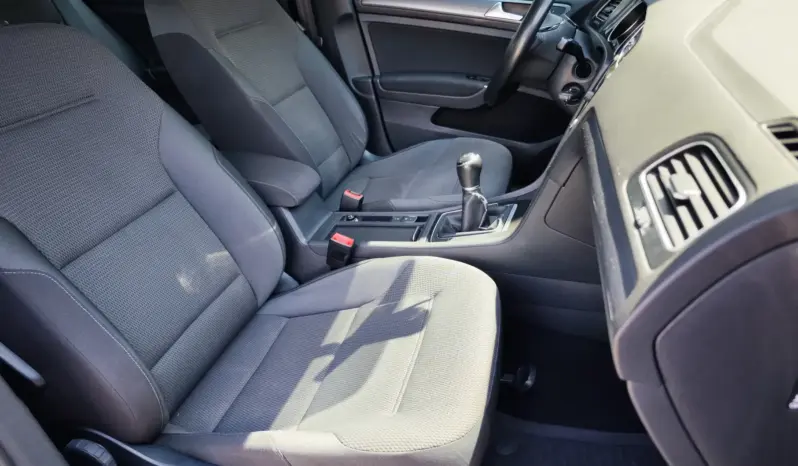 
								VOLKSWAGEN GOLF full									