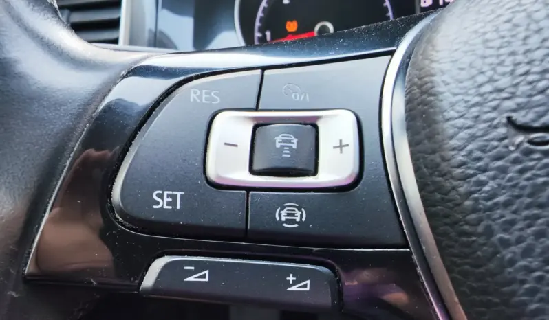 
								VOLKSWAGEN GOLF full									