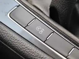 
										VOLKSWAGEN GOLF full									