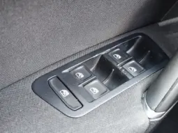 
										VOLKSWAGEN GOLF full									