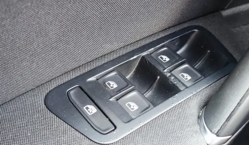 
								VOLKSWAGEN GOLF full									