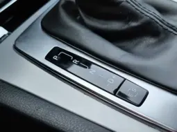 
										MERCEDES BENZ E full									