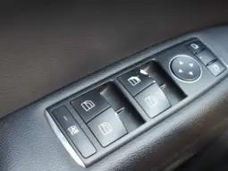 
										MERCEDES BENZ E full									