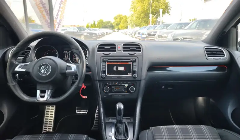 
								VOLKSWAGEN GOLF full									