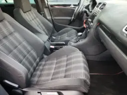 
										VOLKSWAGEN GOLF full									