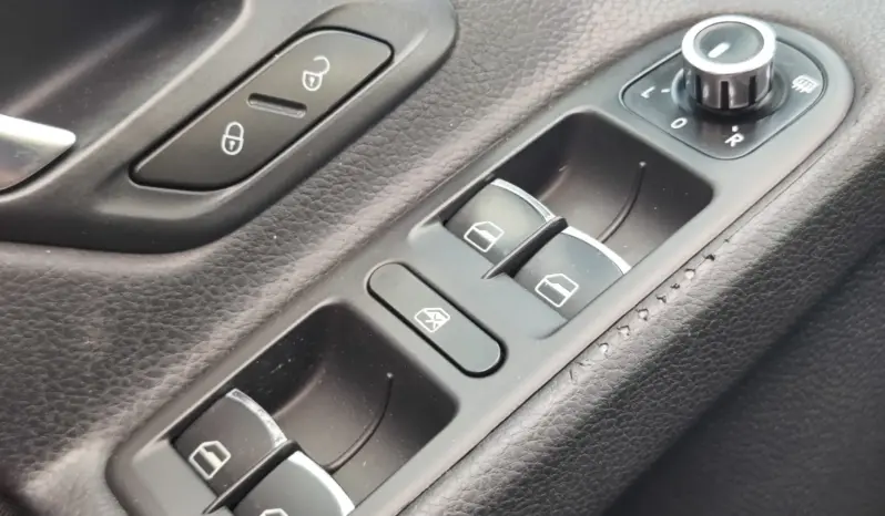 
								VOLKSWAGEN GOLF full									