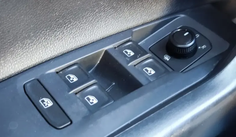 
								VOLKSWAGEN POLO full									