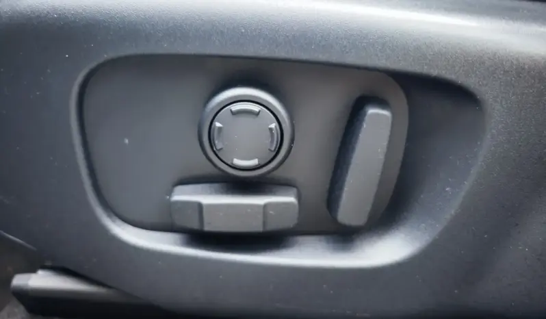 
								LAND ROVER RANGE ROVER VELAR full									