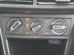 
										VOLKSWAGEN POLO full									