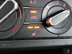 
										VOLKSWAGEN POLO full									