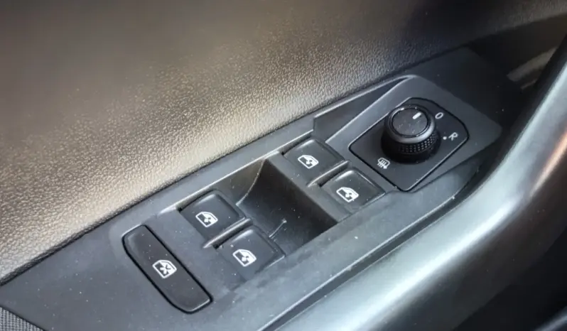 
								VOLKSWAGEN POLO full									