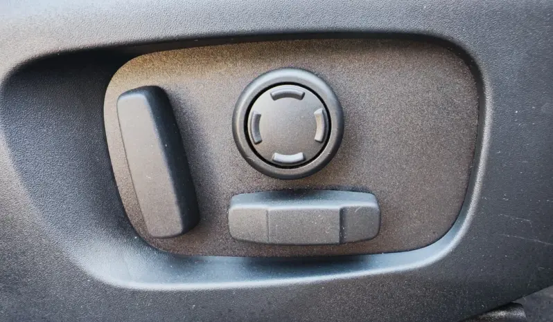 
								LAND ROVER RANGE ROVER VELAR full									