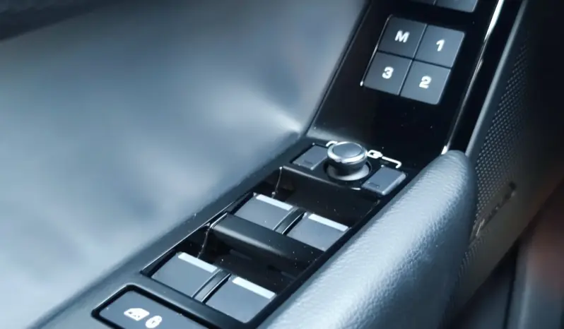 
								LAND ROVER RANGE ROVER VELAR full									