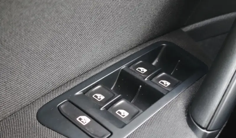 
								VOLKSWAGEN GOLF full									